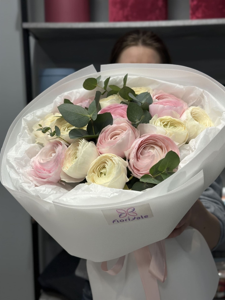 buket-ranunkulyusov-babbl-gam:-nezhnosty,-kotoruyu-nevozmozhno-zabyty