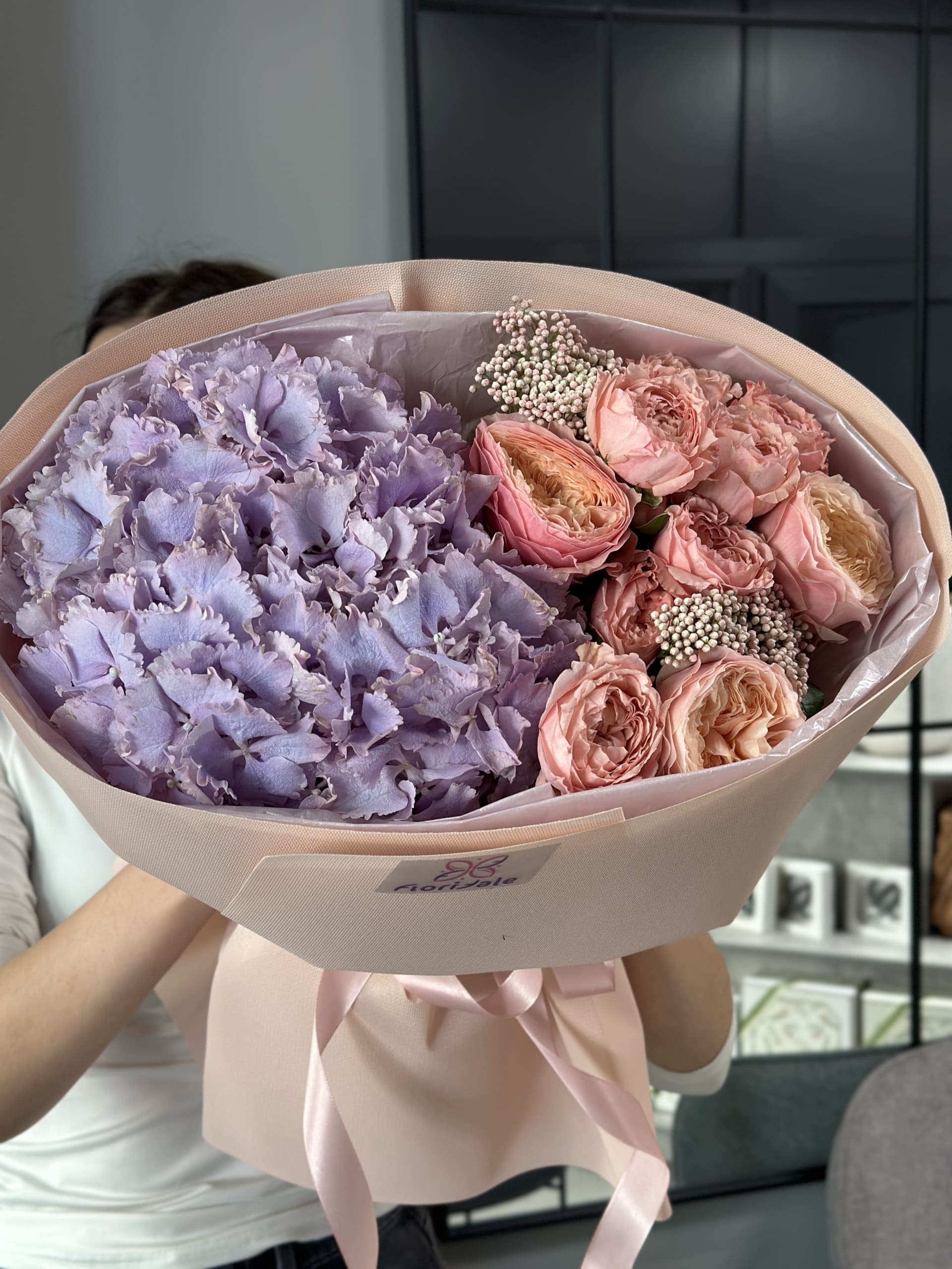 klassicheskiy-buket-violla:-melodiya-chuvstv-s-notkami-nezhnosti-i-romantiki