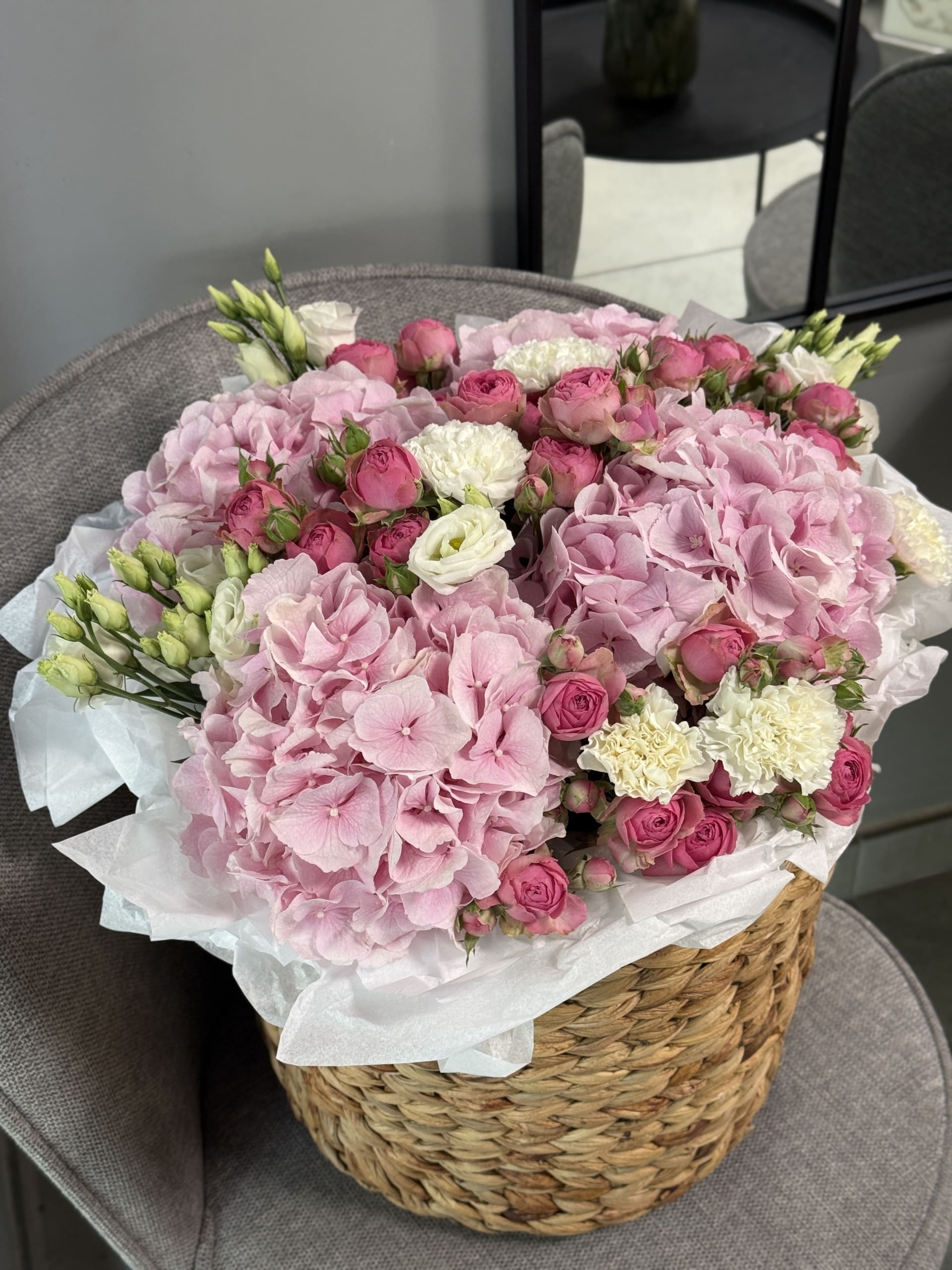 kompozitsiya-v-korzine-asti:-tsvety,-kotorye-zastavlyayut-serdtse-bitysya-chashte