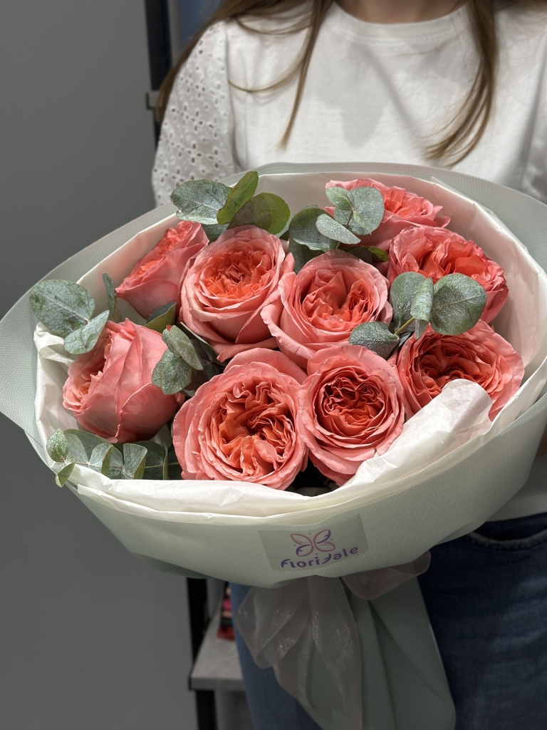 buket-pionovidnyh-roz-korall:-prikosnovenie-izyskannosti